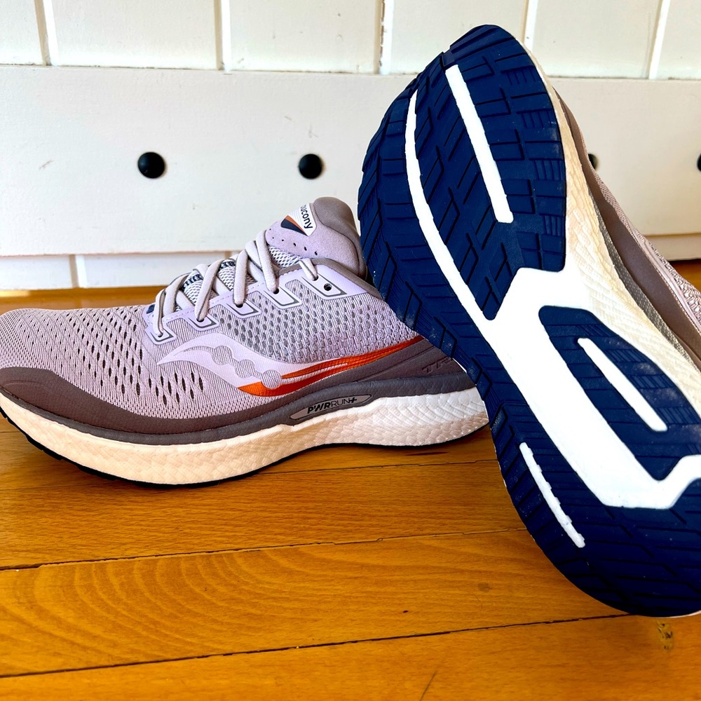 NIB Saucony Triumph 18 Running Shoes
